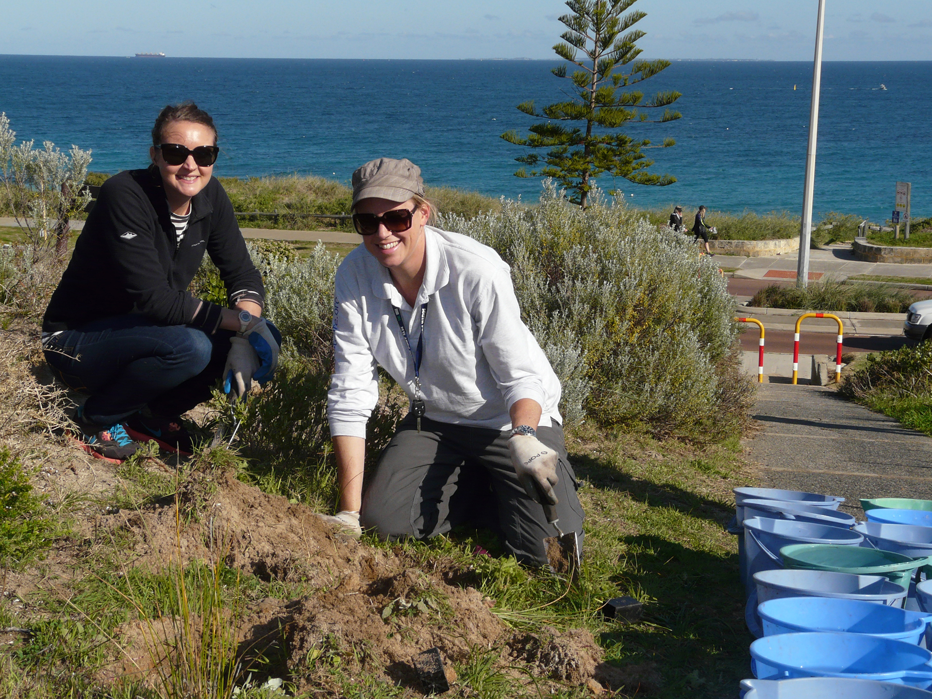 Nikki Pursell (Cottesloe’s Sustainability Officer) and Kate planting on the dunes